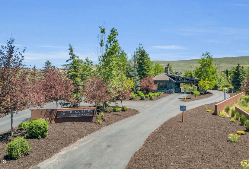 101_1_equestrian_gate_house_811