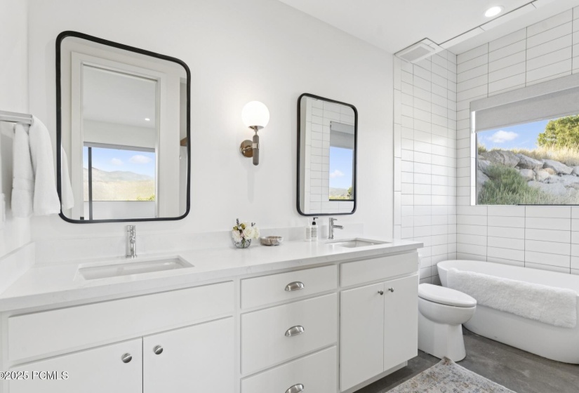 52_Bathroom-TWO_1800x1200_4253901