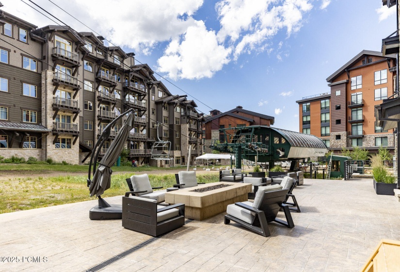 060_7697_village_way_unit_404060_799