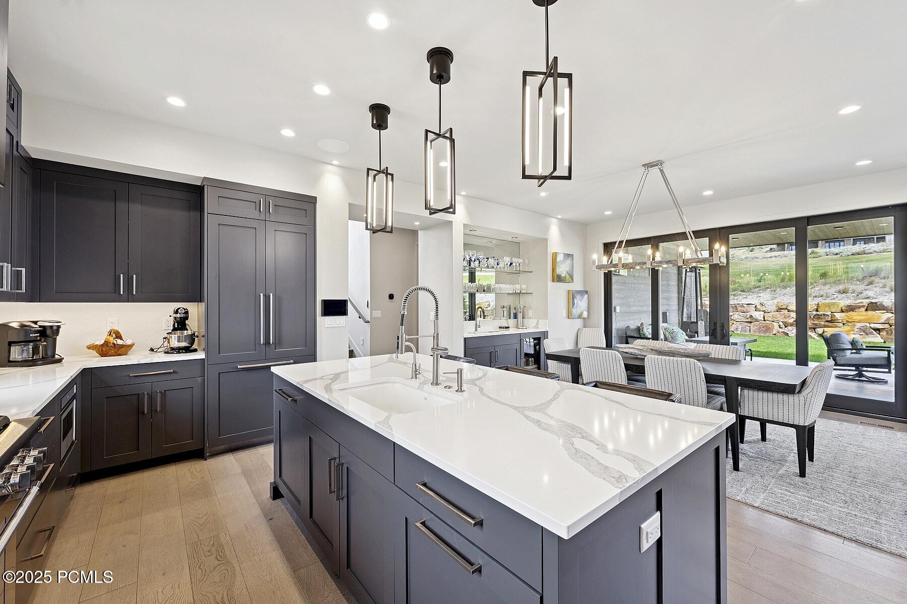 36_Kitchen-Dining_1800x1200_4256502_a