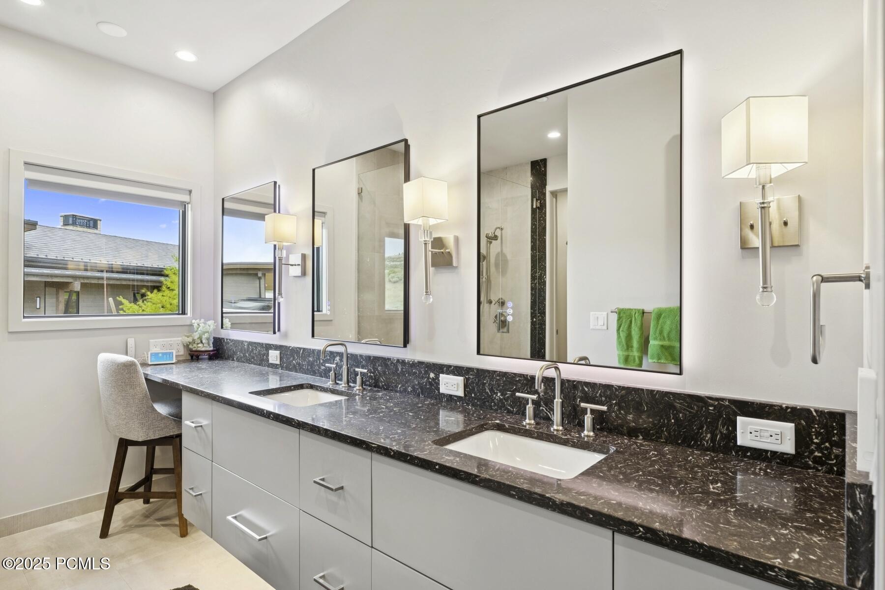 55_Bathroom_1800x1200_4256514_a