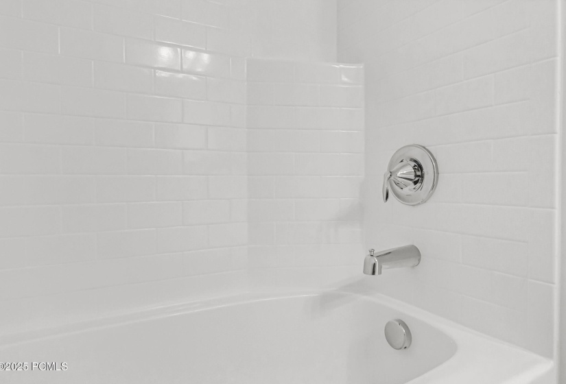 1056 E 1930 S-22