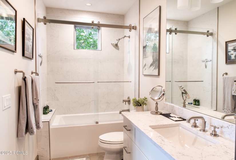High_Star_Guest_Bed_Bath_40829