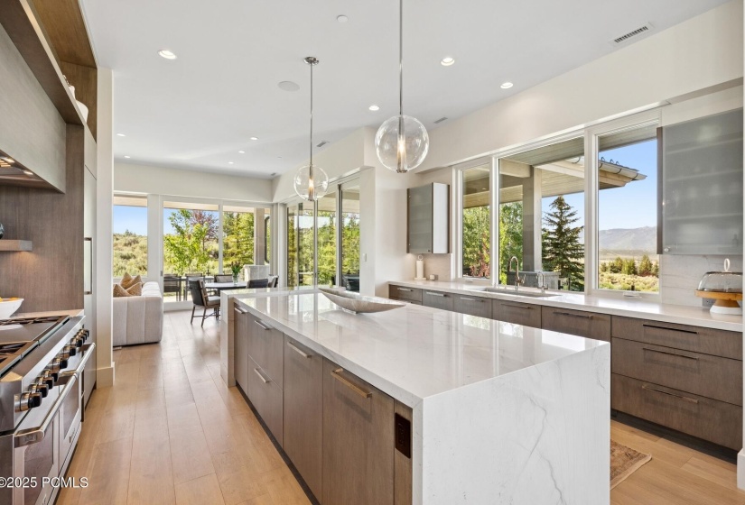 23_Kitchen_1800x1200_4247073