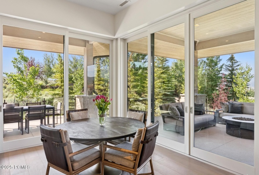 27_Familyroom_1800x1200_4247090
