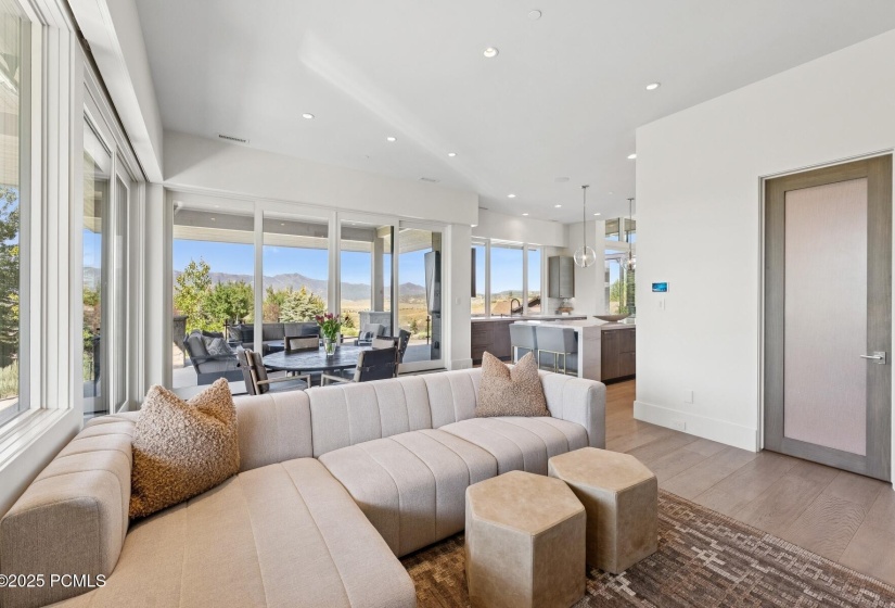 30_Familyroom_1800x1200_4247099