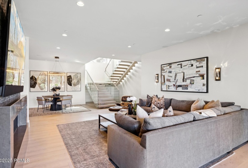 47_Lower-Livingroom_1800x1200_4247128