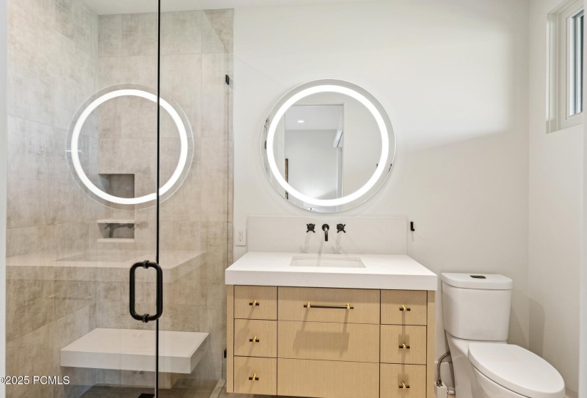 63_Bathroom_1800x1200_4247160