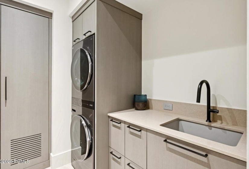 64_Laundry_1800x1200_4247161