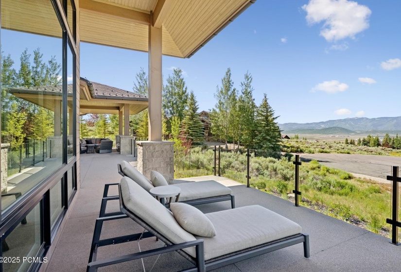 69_Deck-Area_1800x1200_4247182