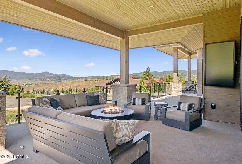 74_Deck-Area_1800x1200_4247197