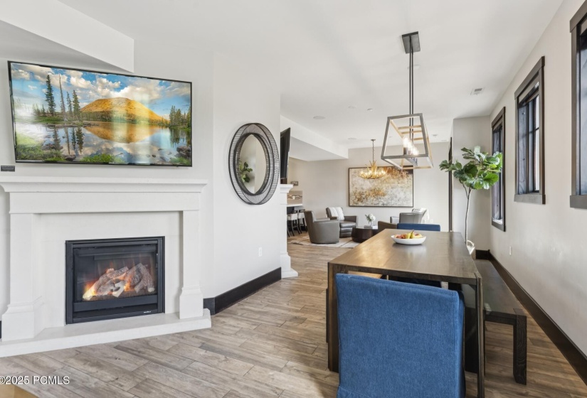 10_Kitchen-Dining_1800x1200_4259376
