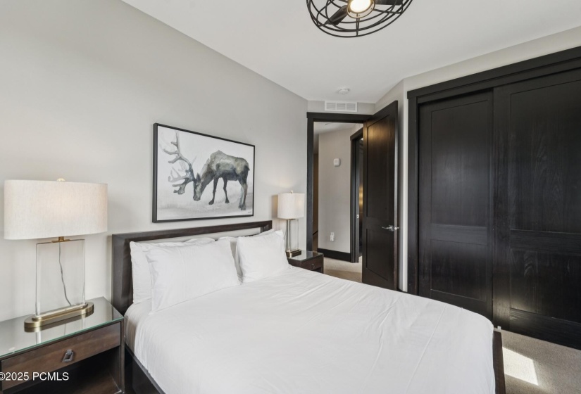 22_Bedroom_1800x1200_4259352