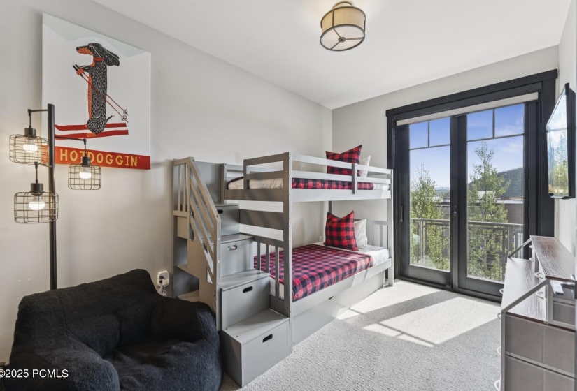 24_Bedroom_1800x1200_4259345