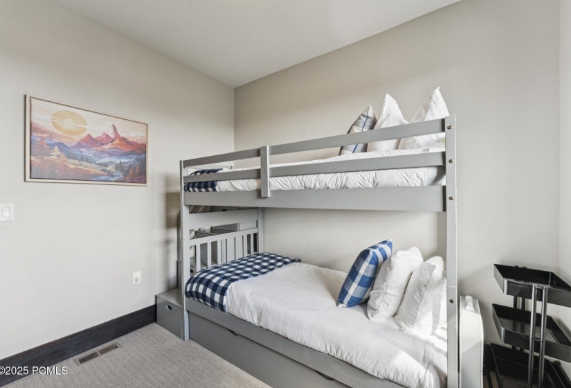 27_Bedroom_1800x1200_4259306