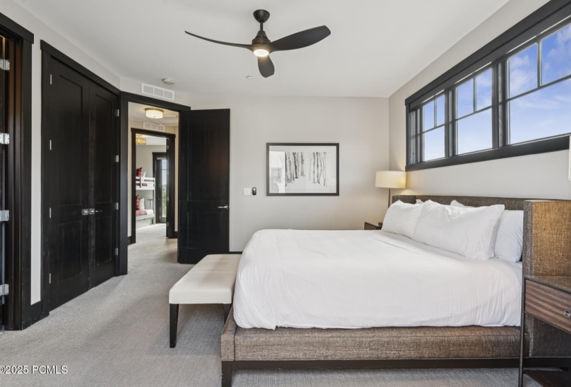 31_Bedroom_1800x1200_4259356