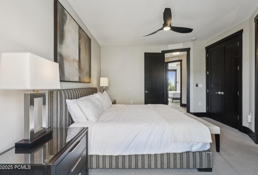 35_Bedroom_1800x1200_4259298