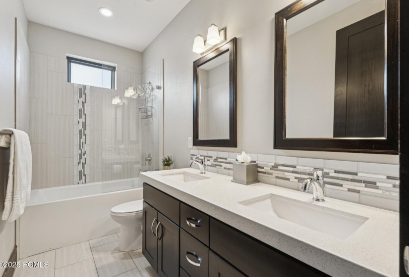 39_Bathroom_1800x1200_4259354