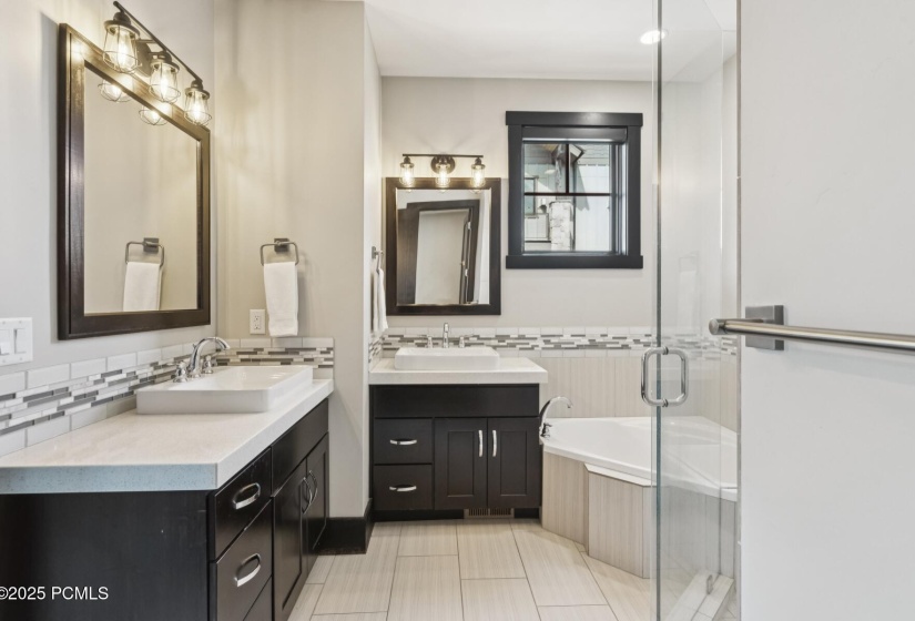 41_Bathroom_1800x1200_4259360