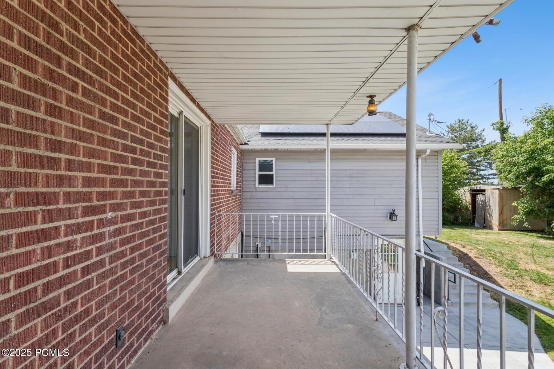 45_Upstairs-Balcony_1800x1200_4259234