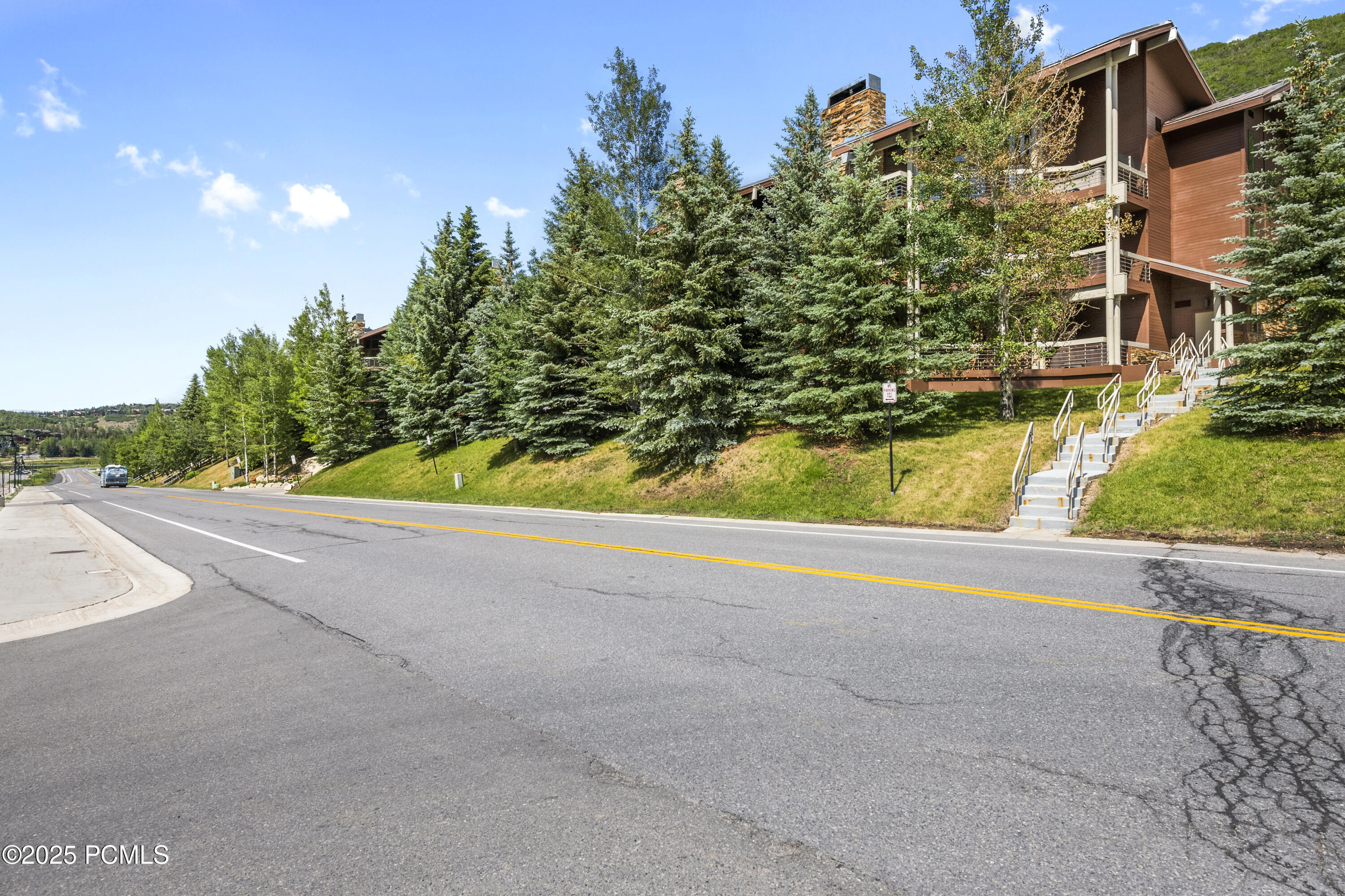 2510DeerValleyDR-E (33)