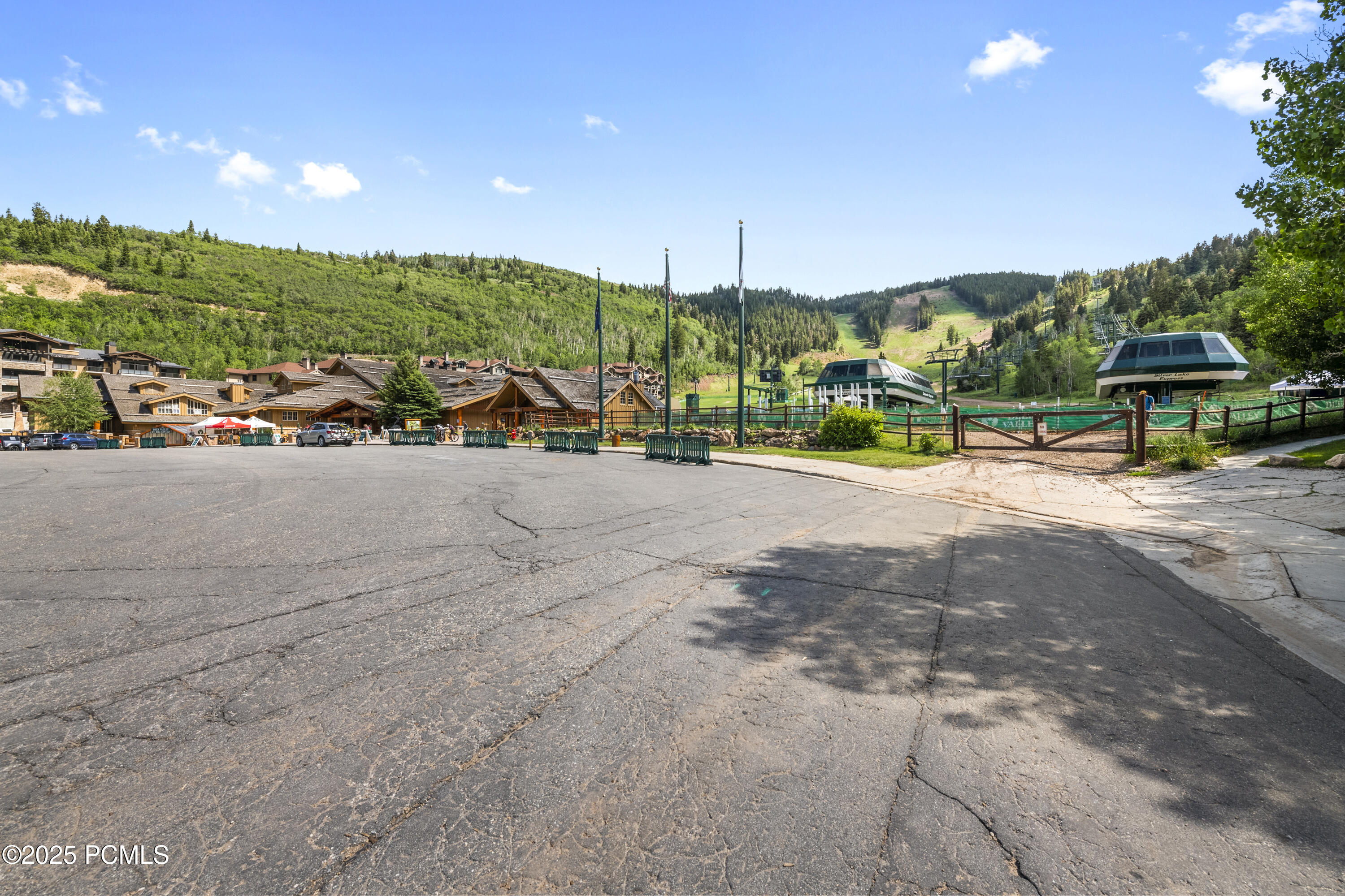 2510DeerValleyDR-E (37)