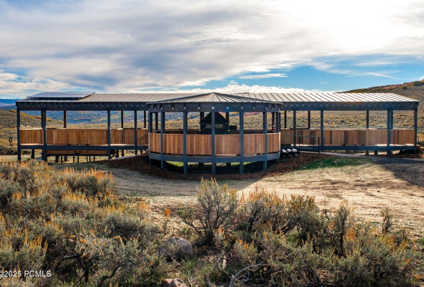 092_090_36-victoryranchfalllifestyle_sho