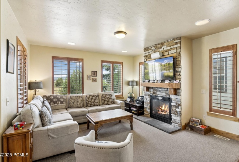 24_Living-Room_1800x1200_4257372