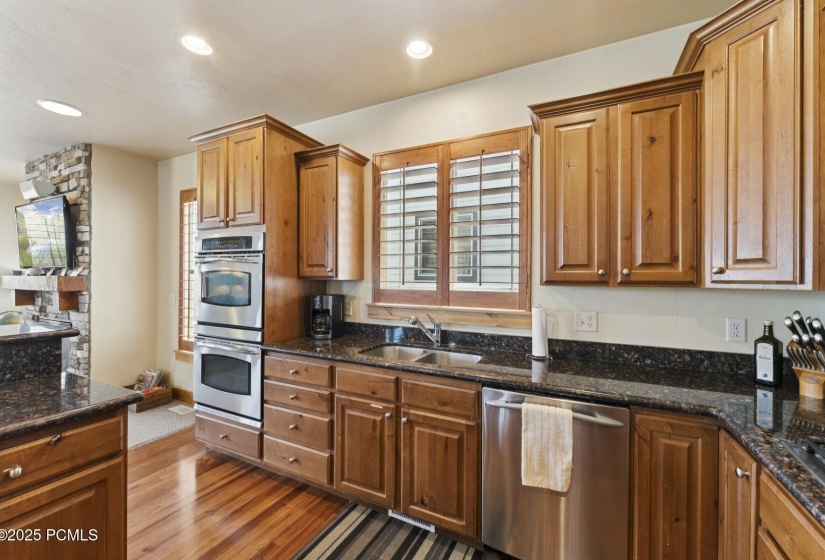 30_Kitchen-Dining_1800x1200_4257378