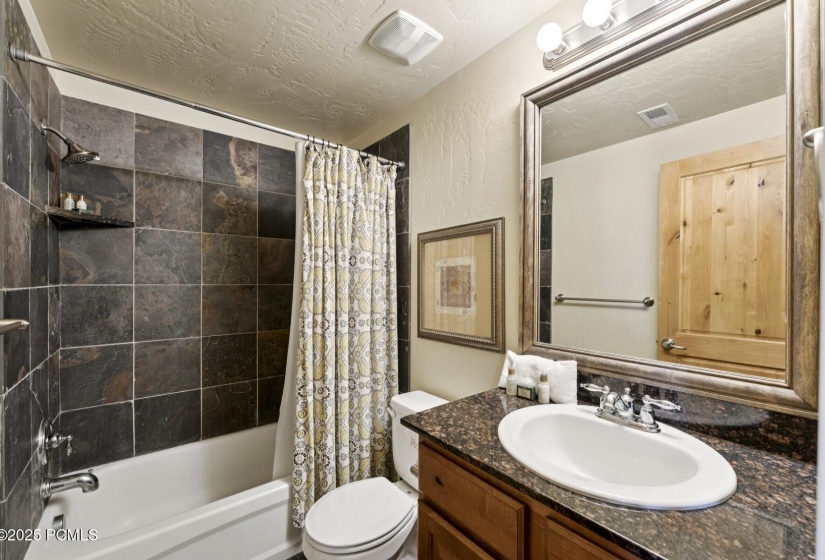 47_Bathroom_1800x1200_4257399