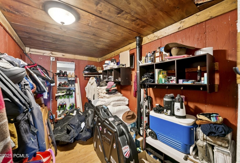 49_Storage-Room_1800x1200_4257401