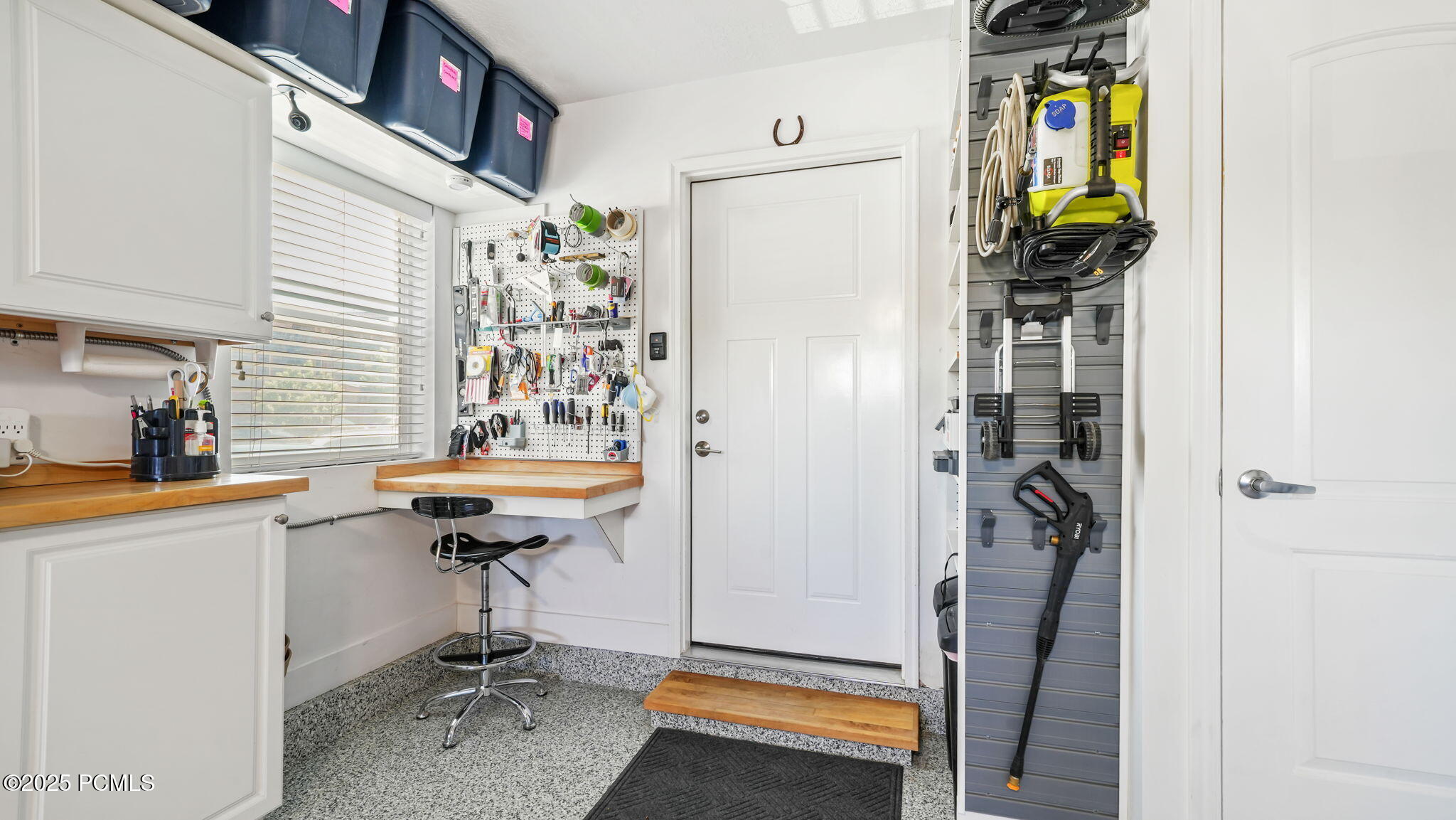 23-web-or-mls-1370 Center Dr-12