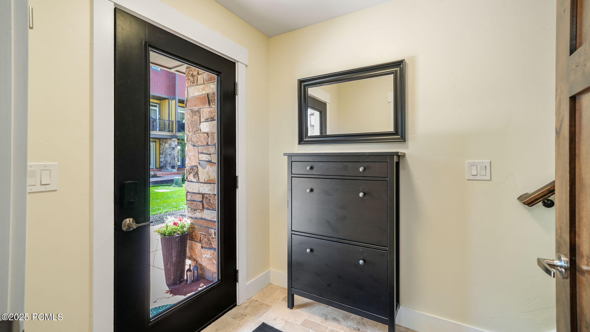 34-web-or-mls-1370 Center Dr-9