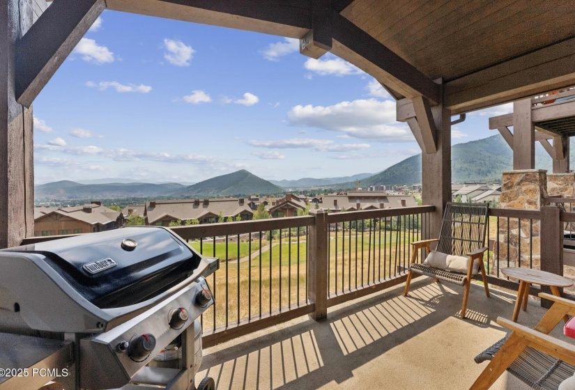 29_Deck-Area_1800x1200_4262423