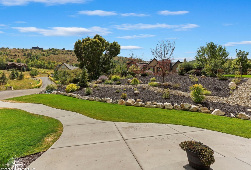 06-Front Yard