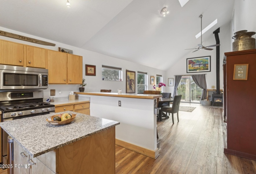 11_Open-Floor-Plan_1800x1200_4263958
