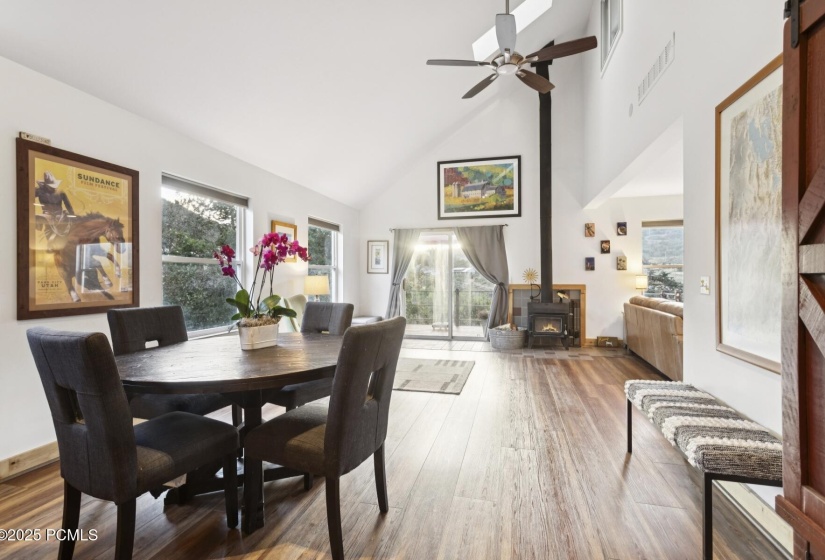 12_Kitchen-Dining_1800x1200_4263955