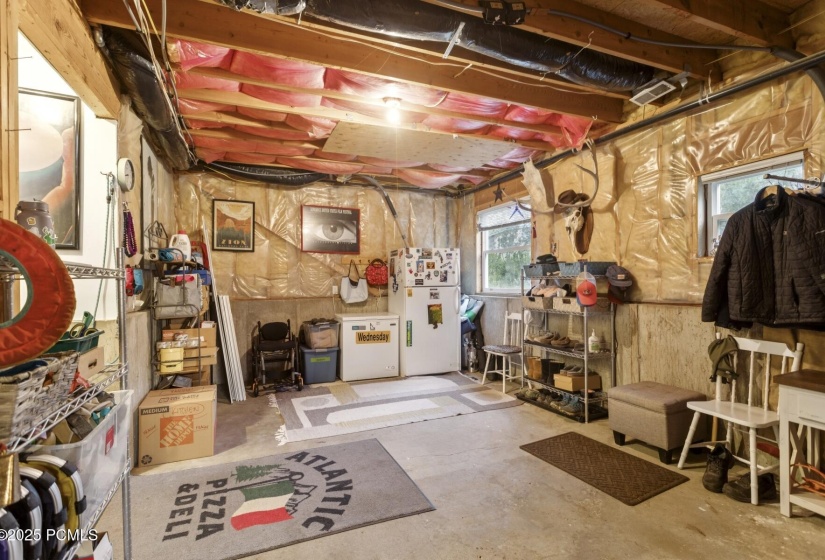21_Unfinished-basement_1800x1200_4264032
