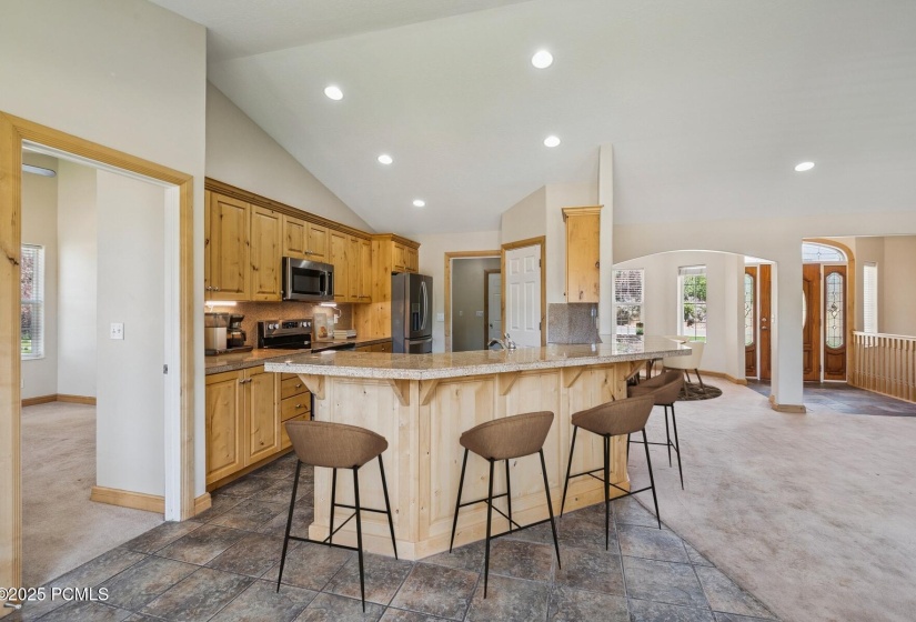 10_Staged-Kitchen_1800x1200_4258305