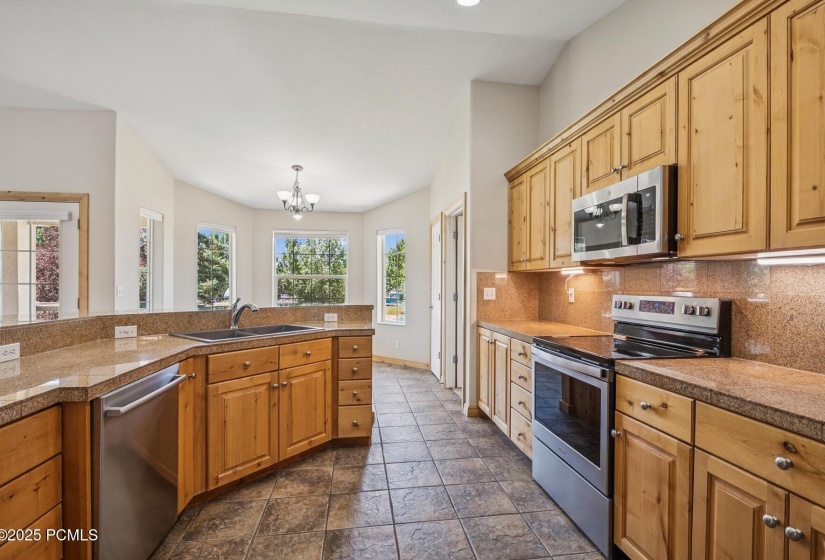 12_Kitchen_1800x1200_4251634