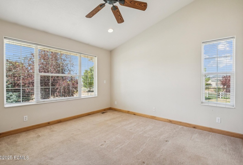 17_Primary-Bedroom_1800x1200_4251638