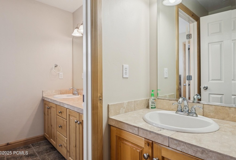 23_Bathroom_1800x1200_4251646