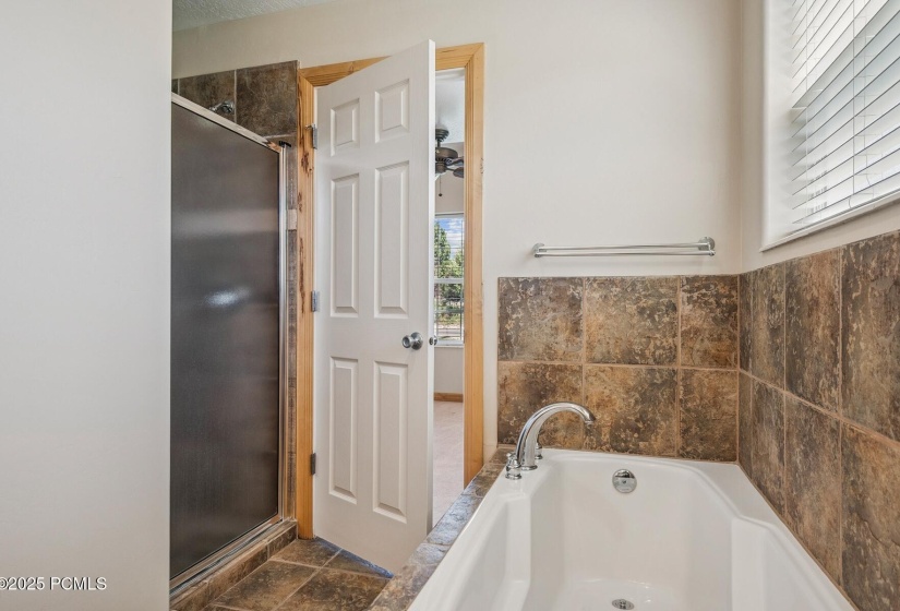 24_Bathroom_1800x1200_4251648