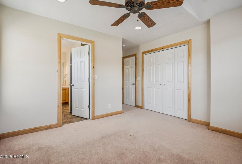 26_Bedroom--3_1800x1200_4251647