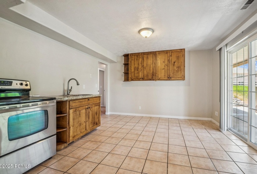 28_Lower-Kitchen_1800x1200_4251658