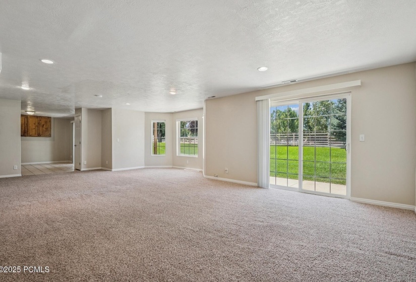31_Lower-Great-Room_1800x1200_4251660