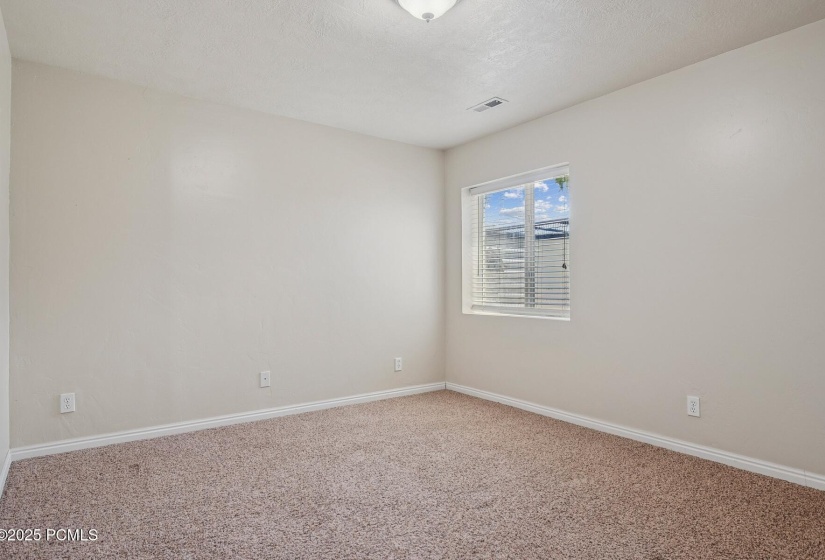 33_Bedroom--4_1800x1200_4251650
