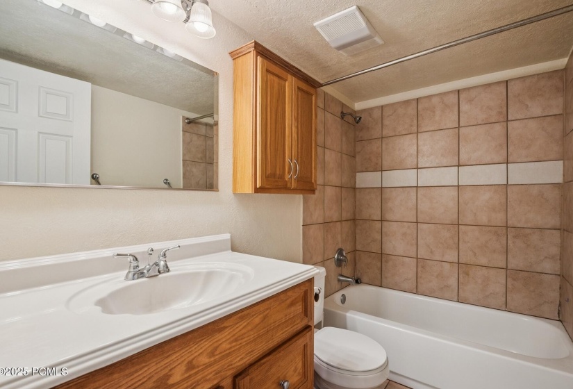 34_Bathroom_1800x1200_4251653