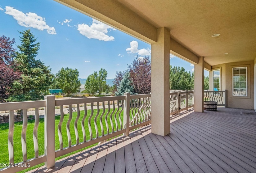 7_Back-Deck_1800x1200_4251667