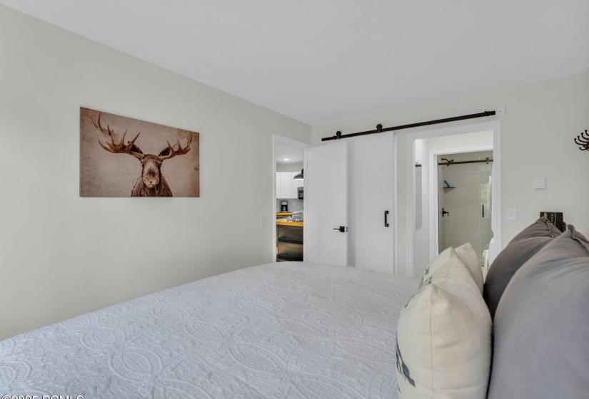 20-web-or-mls-2025-canyons-resort-dr-p4